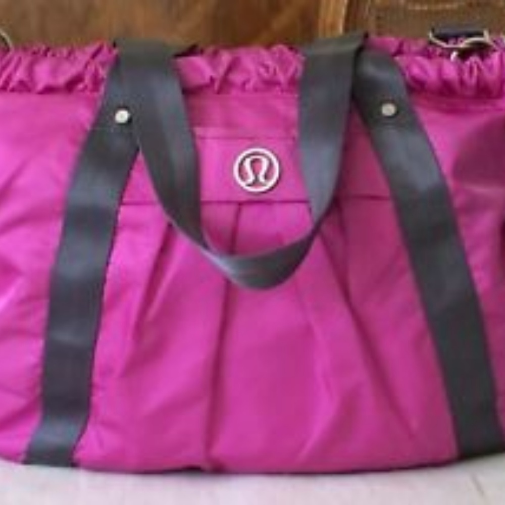 Lululemon Effortless Tote